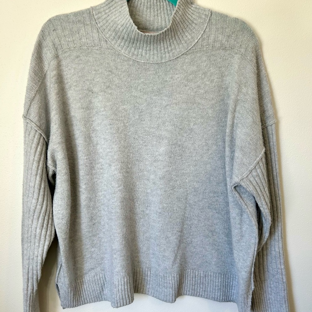 Light Gray Women's Sweater SO XL